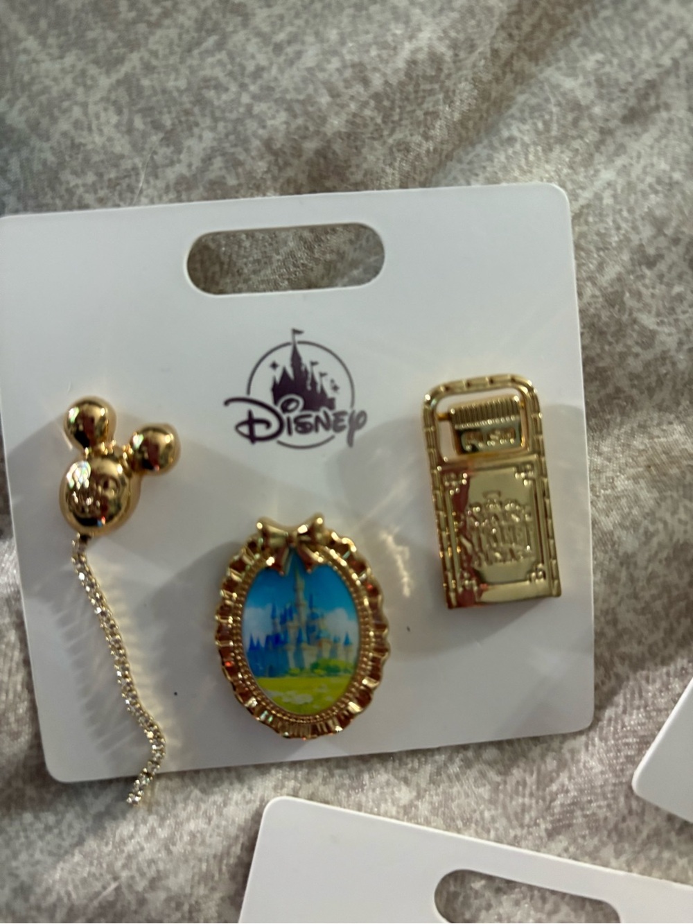 Disney parks Gold & Red Popcorn Charm pin Set - Jewelry for bags etc
Firm - Picture 4 of 5
